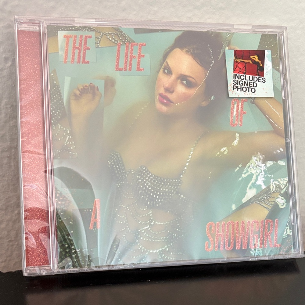 Taylor Swift The Life of a Showgirl signed CD - photo 4